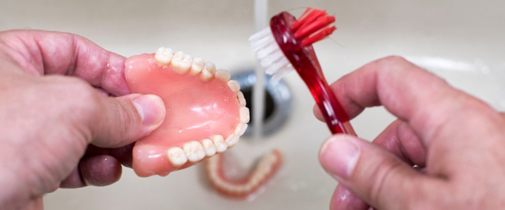 Higiene de prótesis dentales removibles